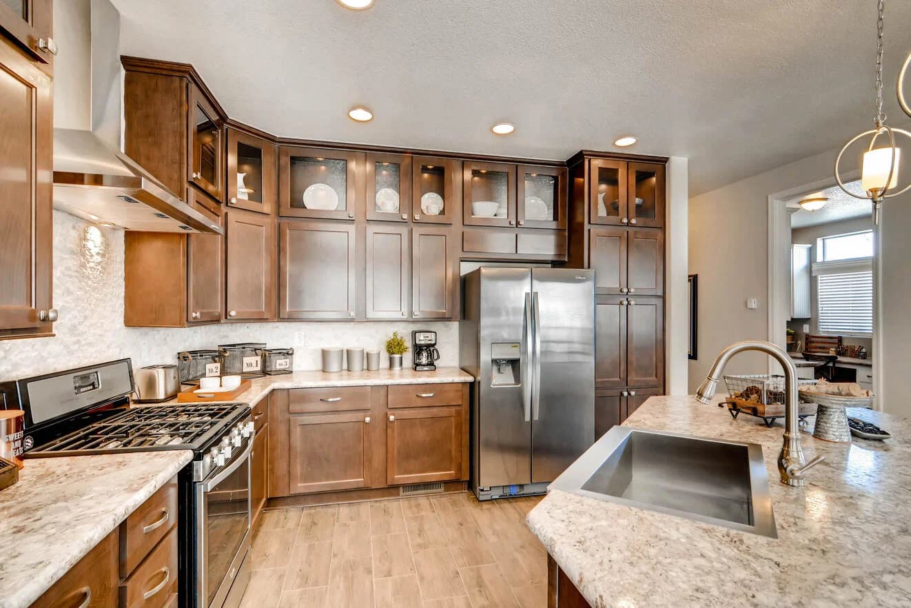 Catalina 2860c kitchen, interior, and hero home features