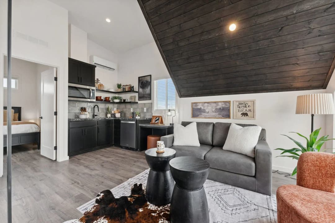 Ata-01 interior home features
