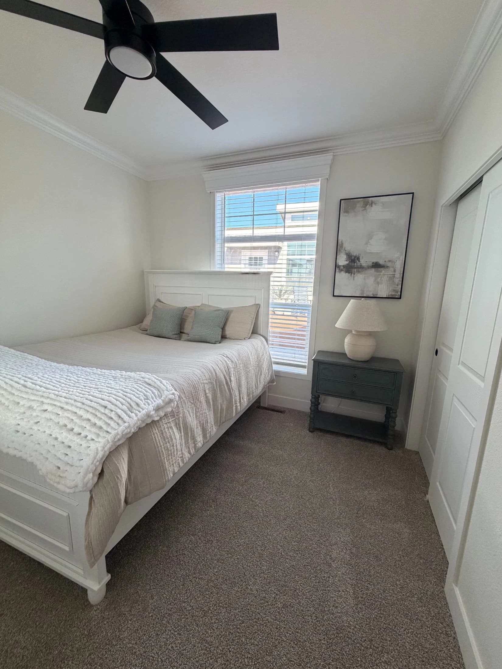 Roberto bedroom home features