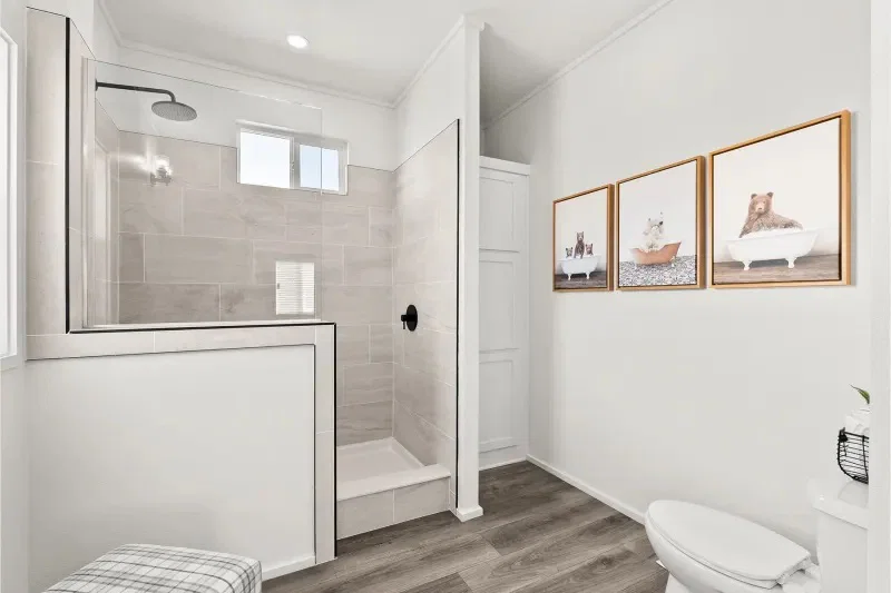 Sm-25027 bathroom home features