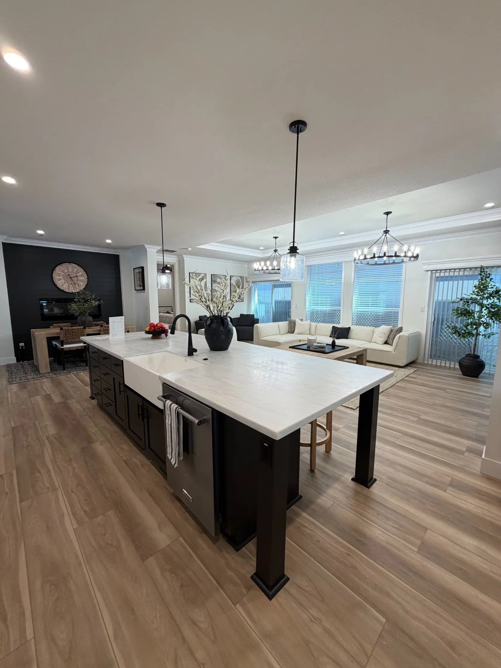 Roberto kitchen home features