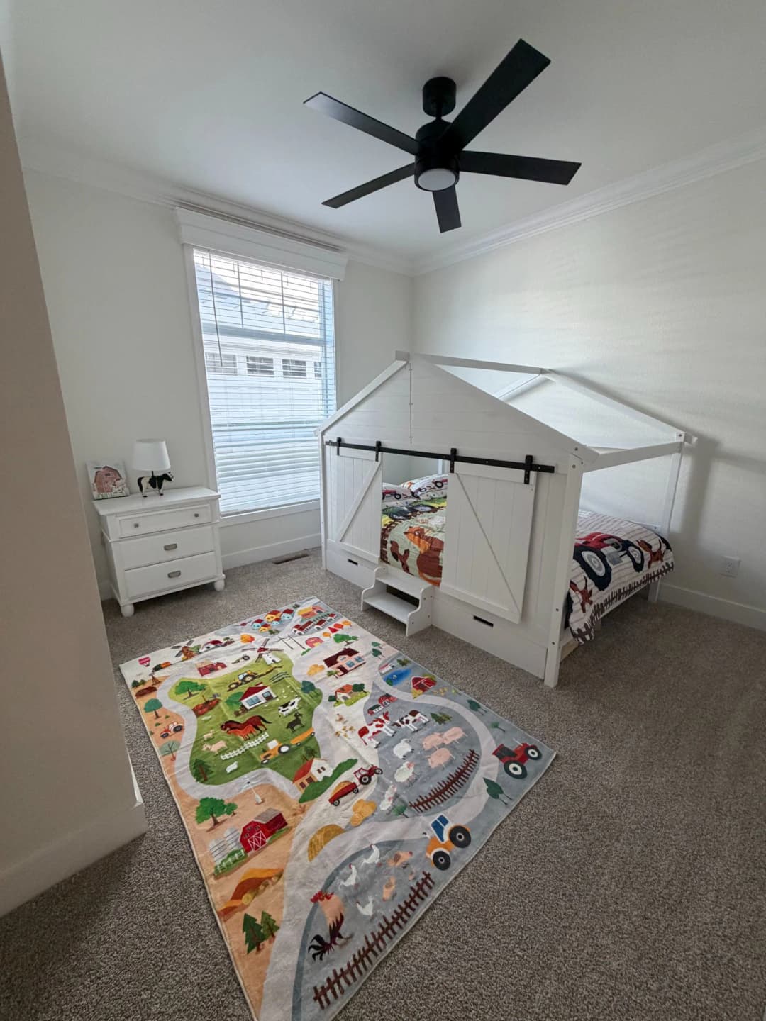 Roberto bedroom home features