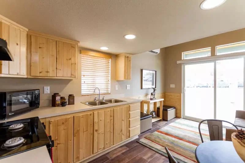 Ath-10l kitchen home features