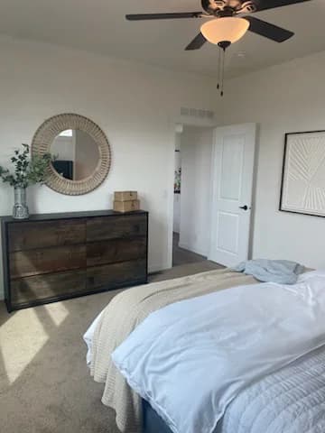Kritzer bedroom home features