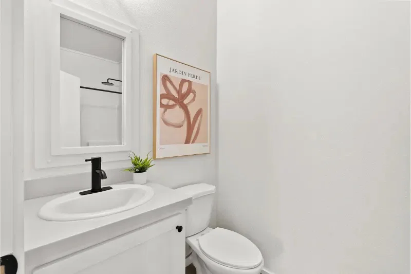 Sm-25027 bathroom home features