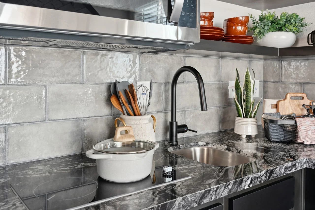 Ata-01 kitchen home features