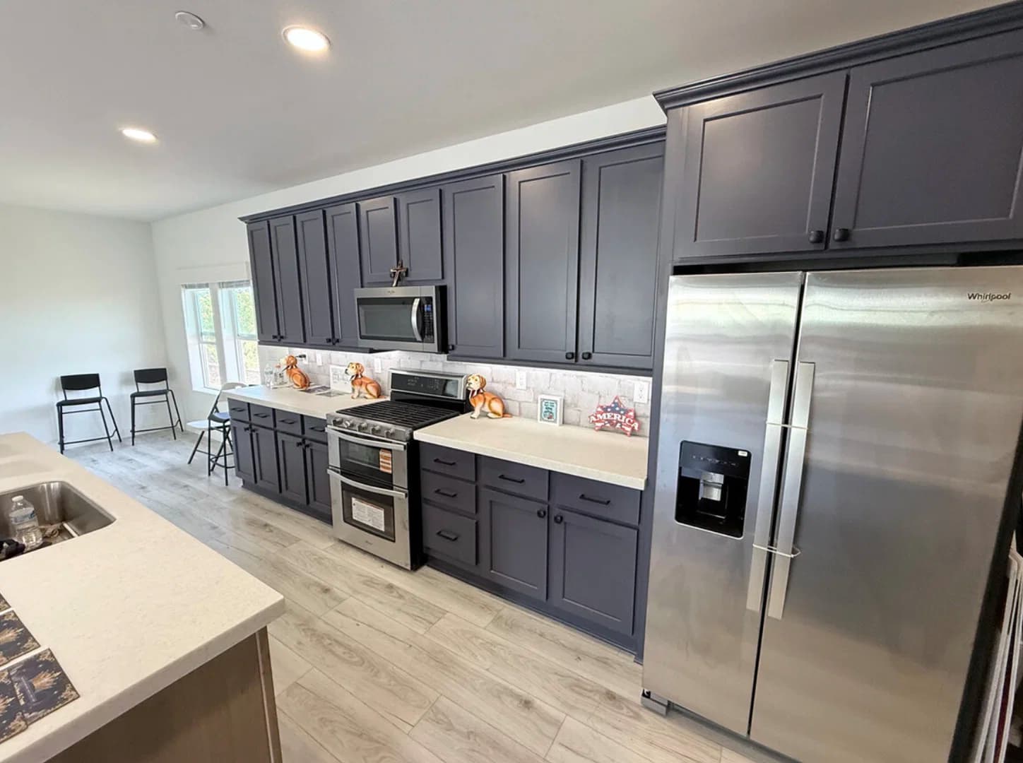 Rise 28583r kitchen, interior, and hero home features