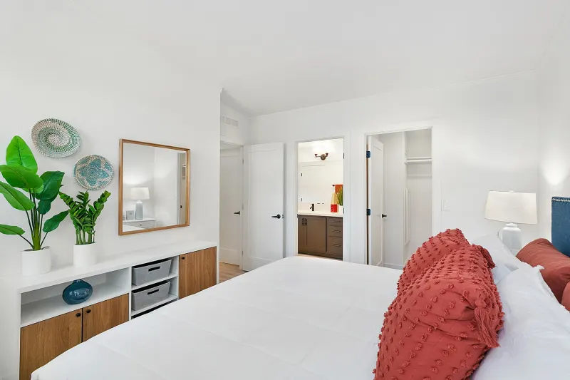 Gs 790 adu bedroom home features