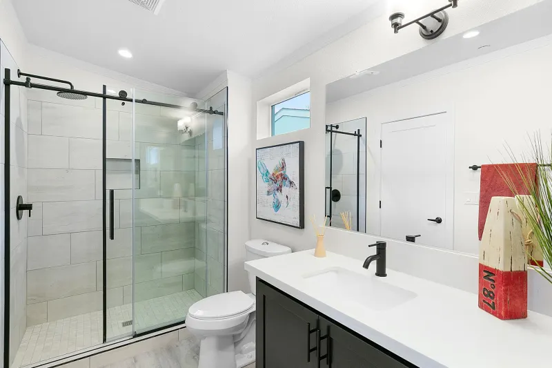 Gs 790 adu bathroom home features