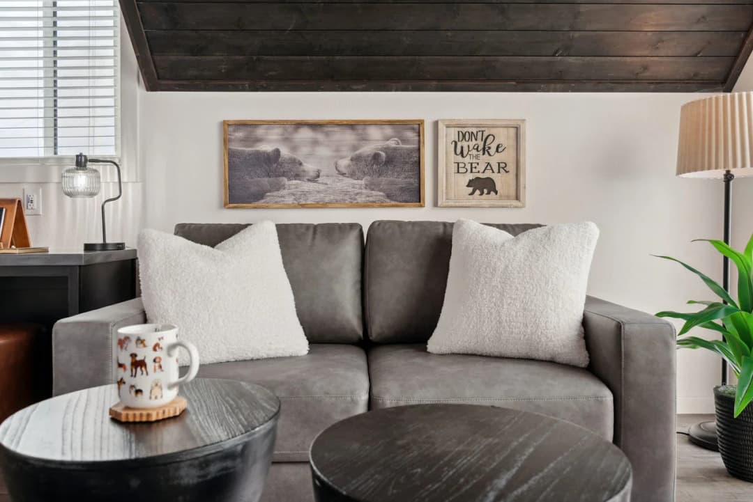 Ata-01 interior home features